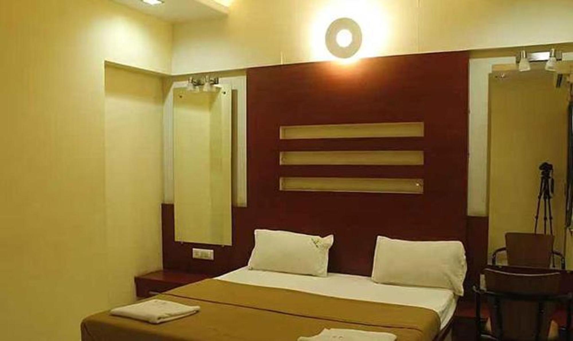 Fabhotel Skylark Inn Нашик Номер фото